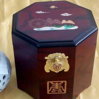 CAO HỒNG SÂM HOÀNG HẬU LỌ SỨ 500G