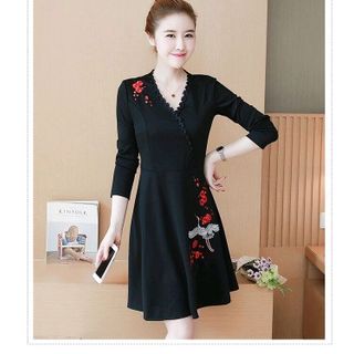 ĐẦM XÒE THÊU HOA CHIM CỔ ĐẮP CHÉO