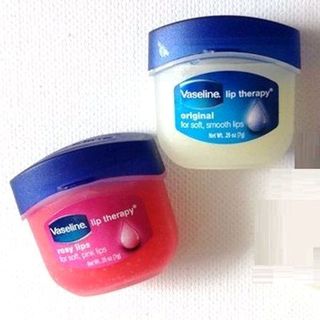 son dưỡng môi vasaline