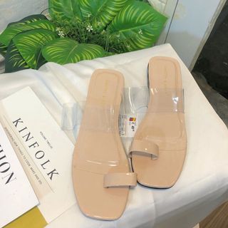 dép xỏ ngón quai trong