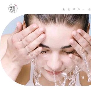 Sữa rửa mặt tinh chất nha đam kèm cọ