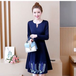 ĐẦM XÒE THÊU HỌA TIẾT LÁ TAY DÀI