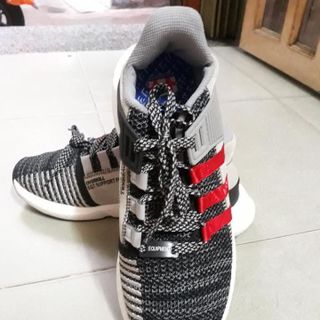 Giày Sneaker nam thể thao màu xám muối tiêu 3 sọc xéo đỏ rất thời trang - Mã GSK0003
