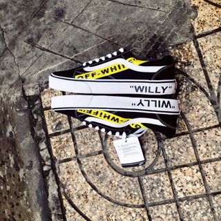 SNEAKER WILLY
