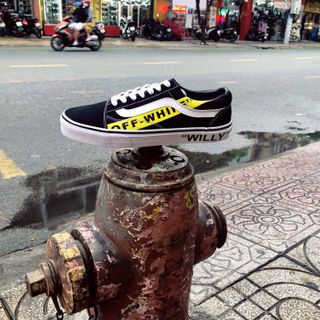 SNEAKER WILLY