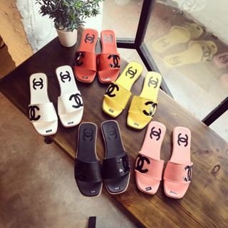 dép quai ngang chất da