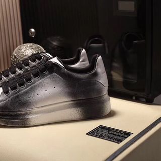 Alexander MCQueen Sơn Đen
