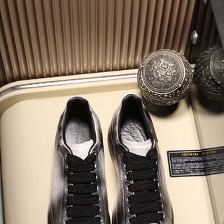 Alexander MCQueen Sơn Đen