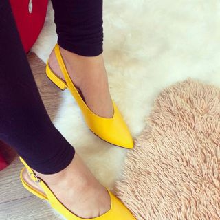 giày sandal bít mui gót vuông thấp