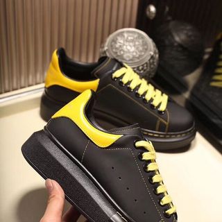Alexander MCQueen Đen Vàng
