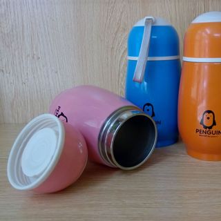bình nước chim cánh cụt