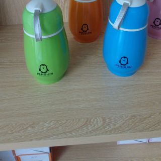 bình nước chim cánh cụt