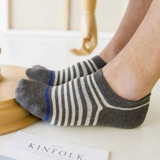 Tất nam kẻ thắt giữa gót chân lớn Nhật Bản