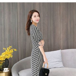 ĐẦM ÔM HỌA TIẾT CHỮ F XẺ TÀ PHỐI CHÂN REN