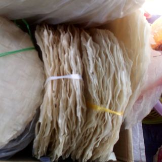 Bánh tráng mỏng nhúng nước