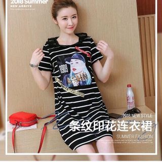 ĐẦM SỌC CÔ GÁI PHỐI NÓN