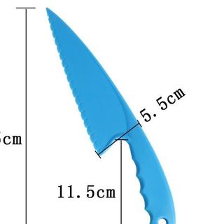 Dao tập cắt - Rèn luyện kỹ năng sống cho bé