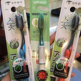 Bàn chải đánh răng Hàn Quốc - 1 thùng 300 cái