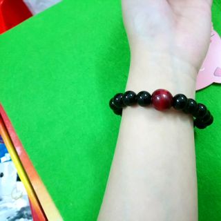 chuỗi đeo tay phong thủy hạt đá mặt gỗ giá sỉ 15k 1 chuỗi đá đen 8li