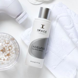 Sữa rửa mặt chống lão hóa da Ageless Total Facial Cleanser