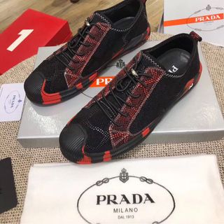 Prada Khói