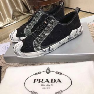 Prada Khói