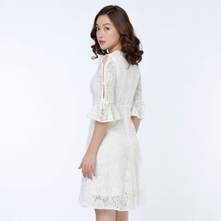 váy ren đính cúc ngọc trai