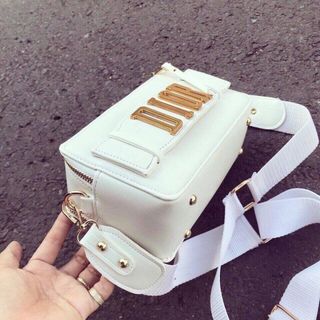 ví nữ có dây đeo