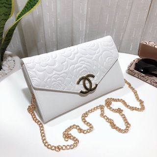 ví nữ kèm dây xích