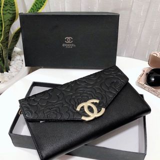 ví nữ kèm dây xích