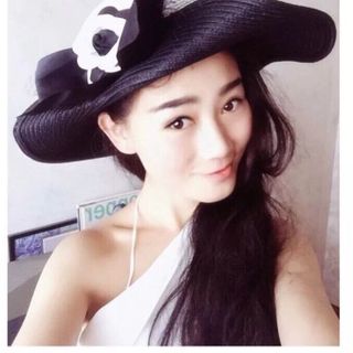 Nón vành đinhs hoa