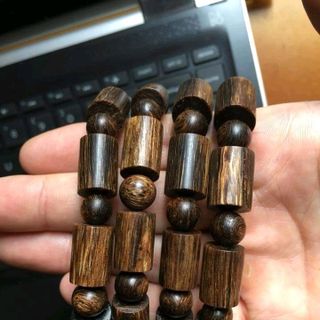 006 - Vòng tay trầm hương