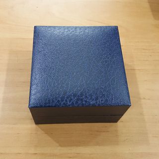 hộp đồng hồ giả da nắp gặp gối nhung 10x10x6