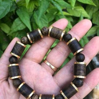 vòng đeo tay trầm hương sánh chìm indo đồng giá