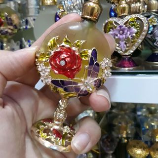 HOA HỒNG VÀ BƯỚM