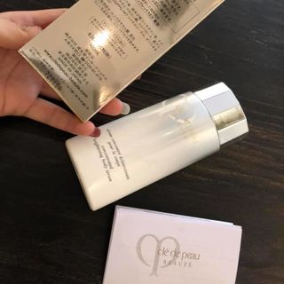 SERUM DƯỠNG TRẮNG SÁNG BODY CLE DE PEAU 100ml