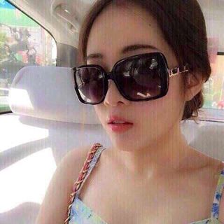 mắt kính đen phối xích