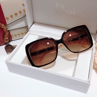 mắt kính đen phối xích