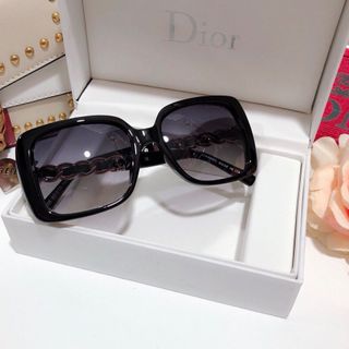 mắt kính đen phối xích