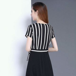Đầm xòe phối sọc tùng đen