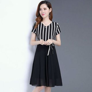 Đầm xòe phối sọc tùng đen