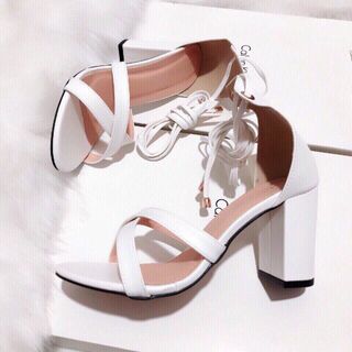 giày sandal gót vuông cột dây