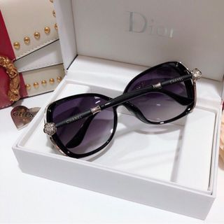 mắt kính nữ hoa