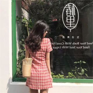 đầm caro cổ vest