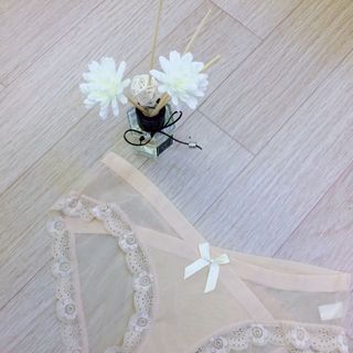 Quần lót chữ v chân ren siêu đẹp