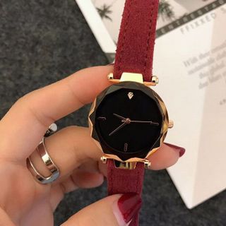 Đồng hồ nữ vành đai lượn