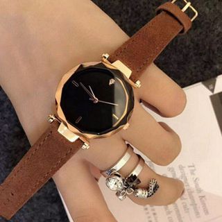 Đồng hồ nữ vành đai lượn