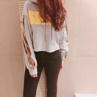 Áo thun tay dài in chữ viền kim sa dễ thương