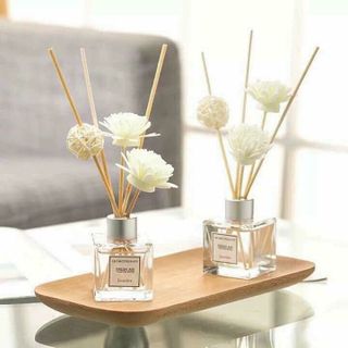 Tinh dầu thơm kèm hoa khuếch tán