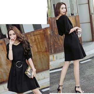Đầm voan xòe cổ tim đen